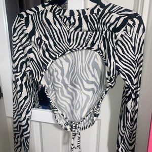 Long sleeve open back zebra top